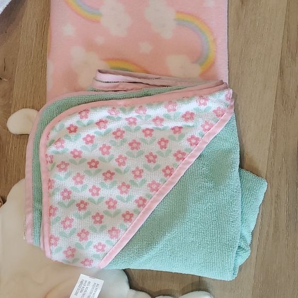Mixed lot of bibs, burp cloths, lovey toys, hooded towel, and fleece blanket. - Picture 5 of 6